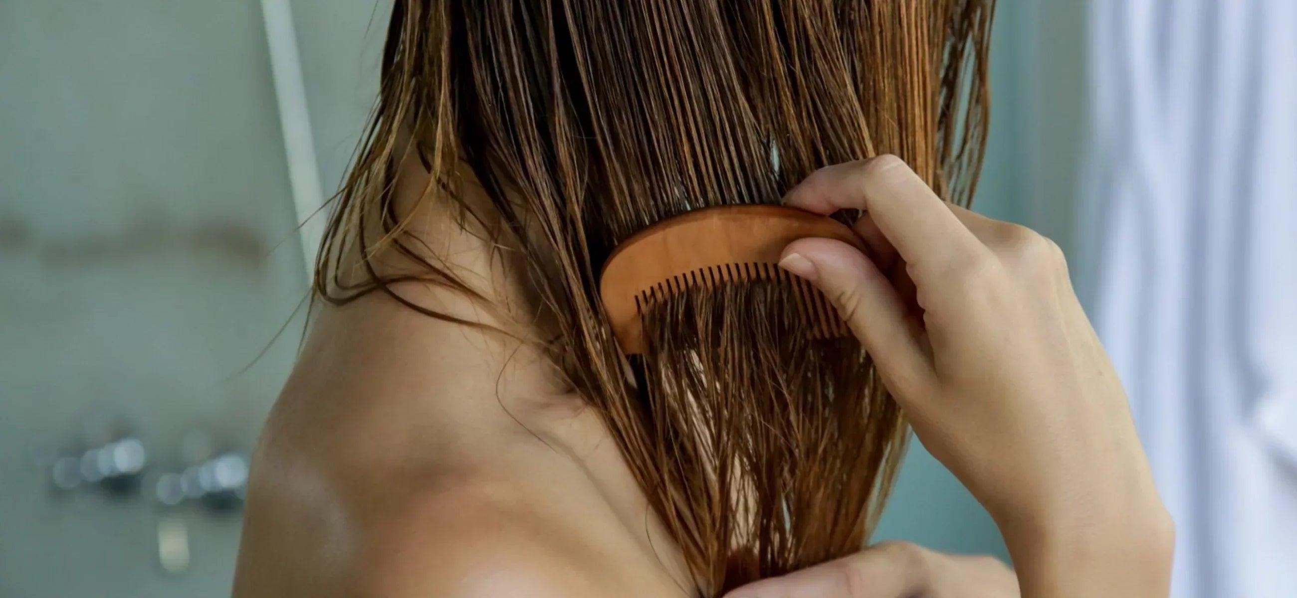 Can you straighten hair by combing it wet?