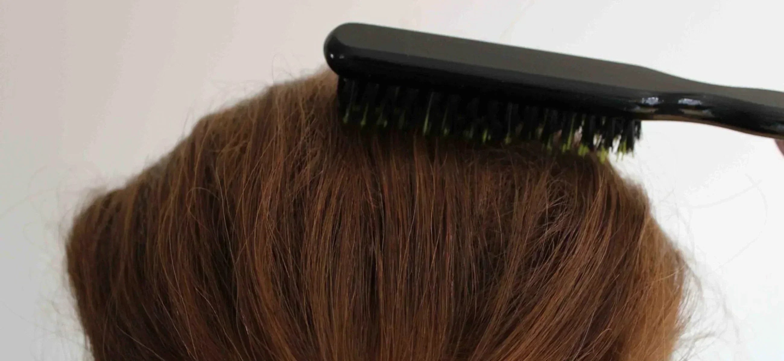 Flat hair no more! 6 easy steps to backcombing like a pro