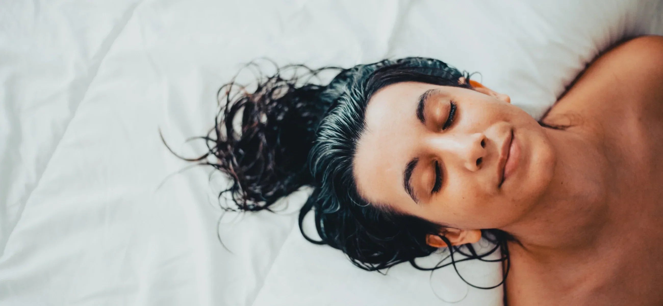 What happens when you sleep with wet hair