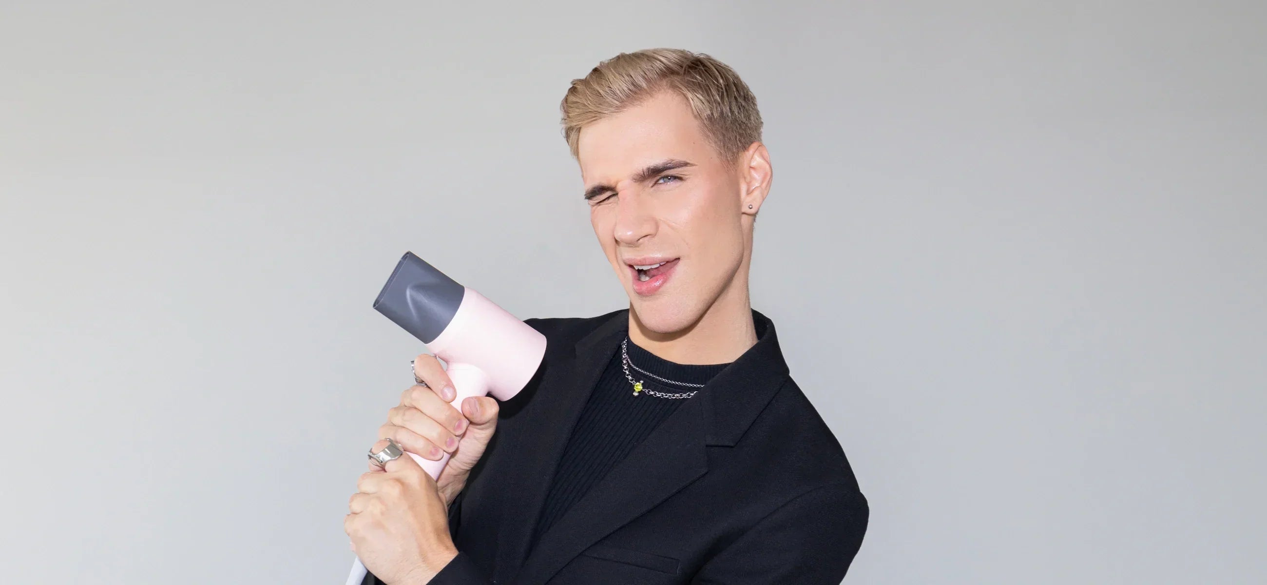 How to blow out short hair: Step-by-step & what you need