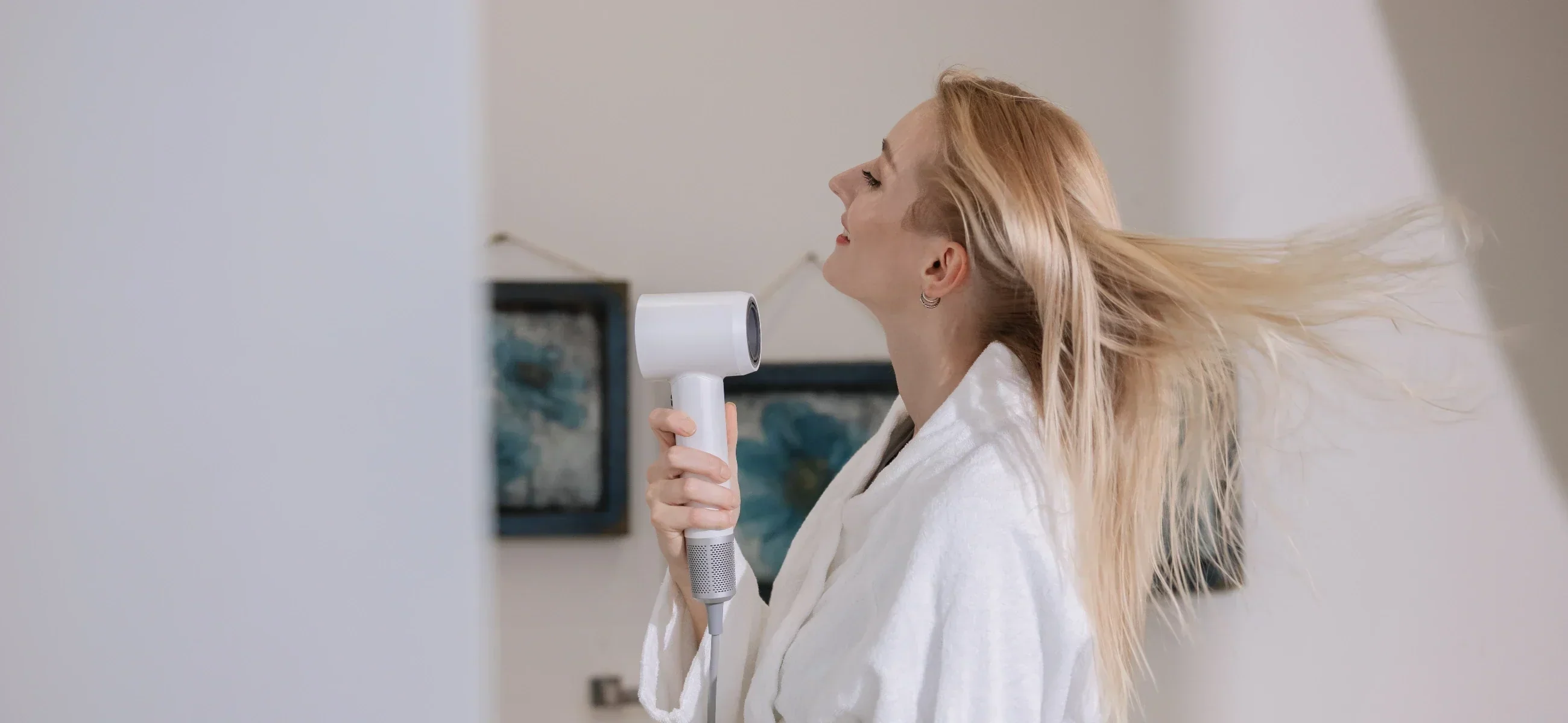 How to properly dry our straight hair for volume: Air dry or blow dry?