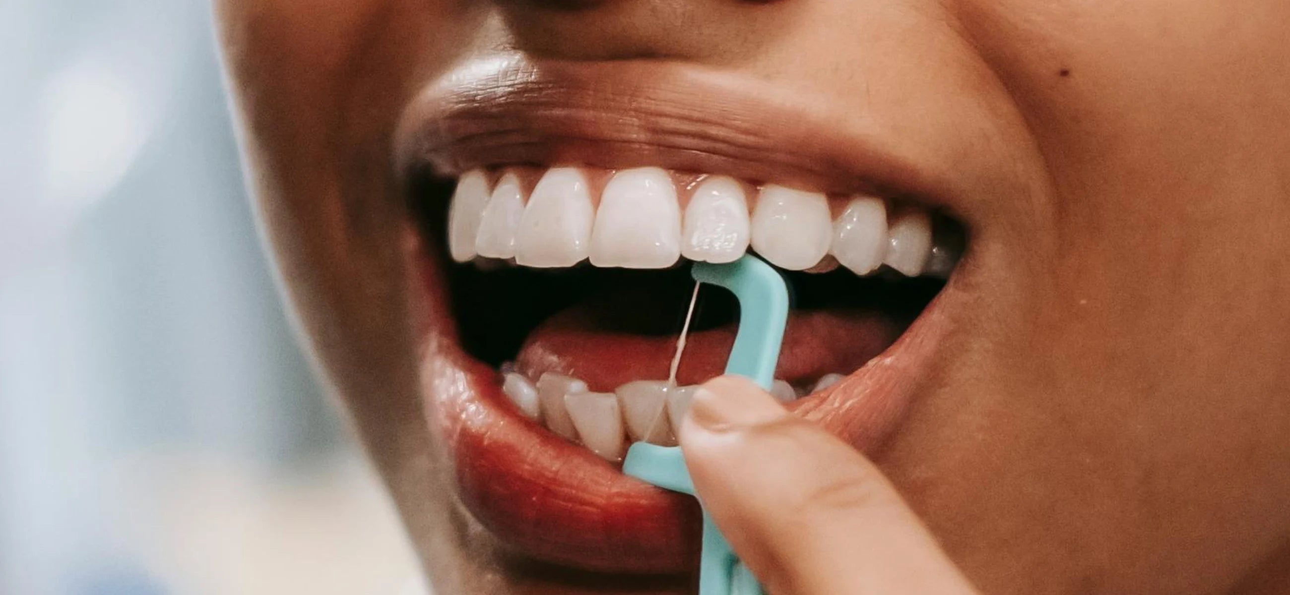 A step-by-step tutorial on how to use dental floss correctly