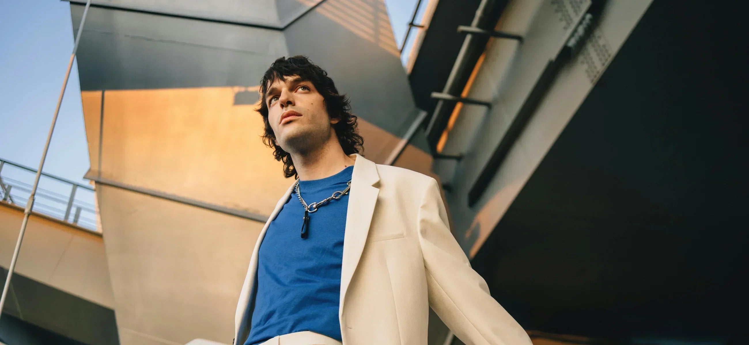 Hair styles for men with long hair: Popular options of this year & styling guides