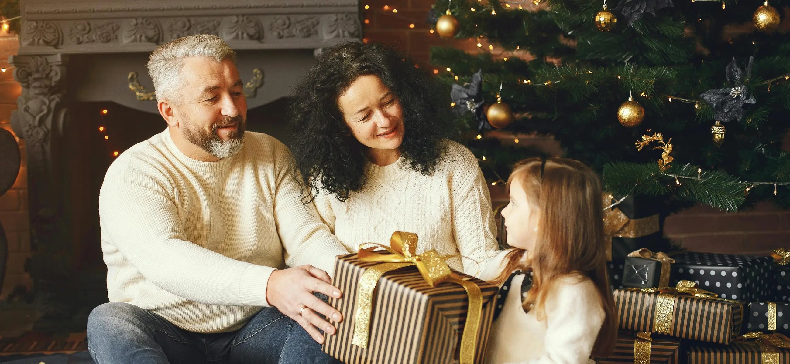 12 of best Christmas gifts for parents to let them remember you