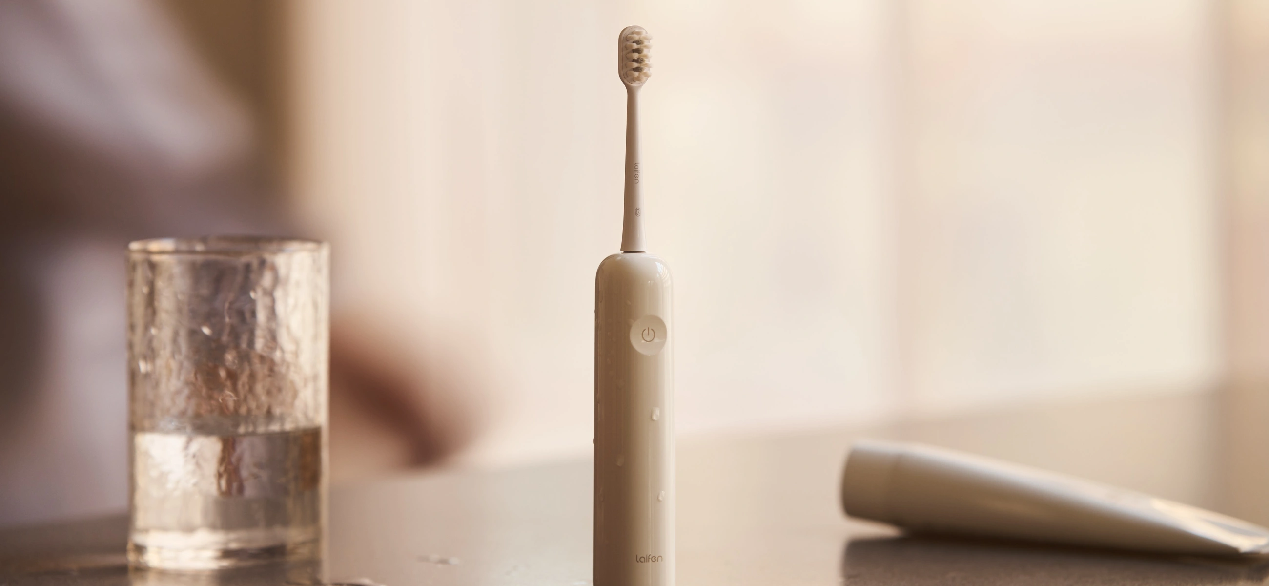 Toothbrush and toothpaste: tips for selection