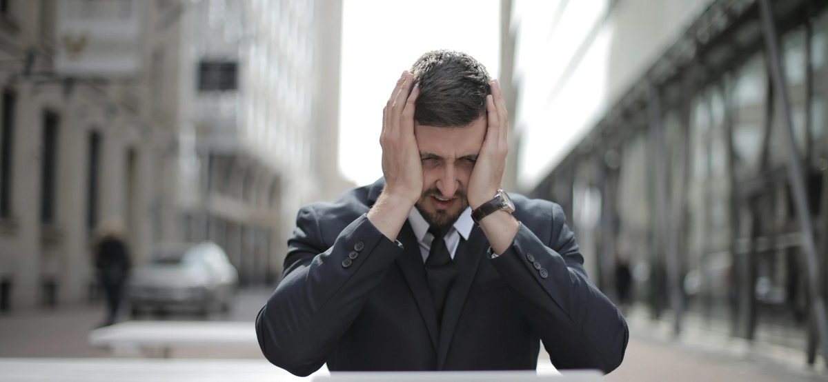 cigarette in ear for toothache Man with a behind his hi-res stock photography and images Quick Fix for Toothache: Smoking