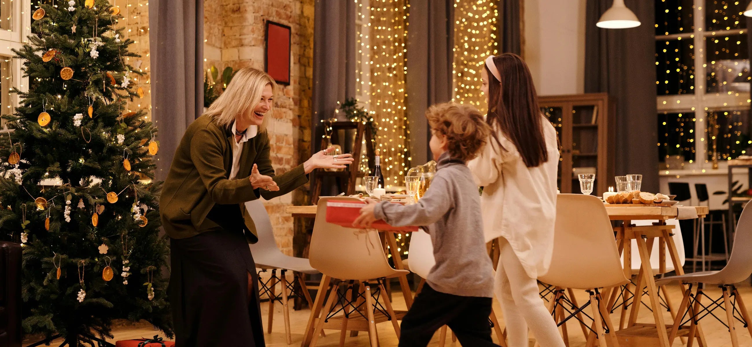 10 heartfelt Christmas gifts for mom in 2025 that will make her feel truly loved