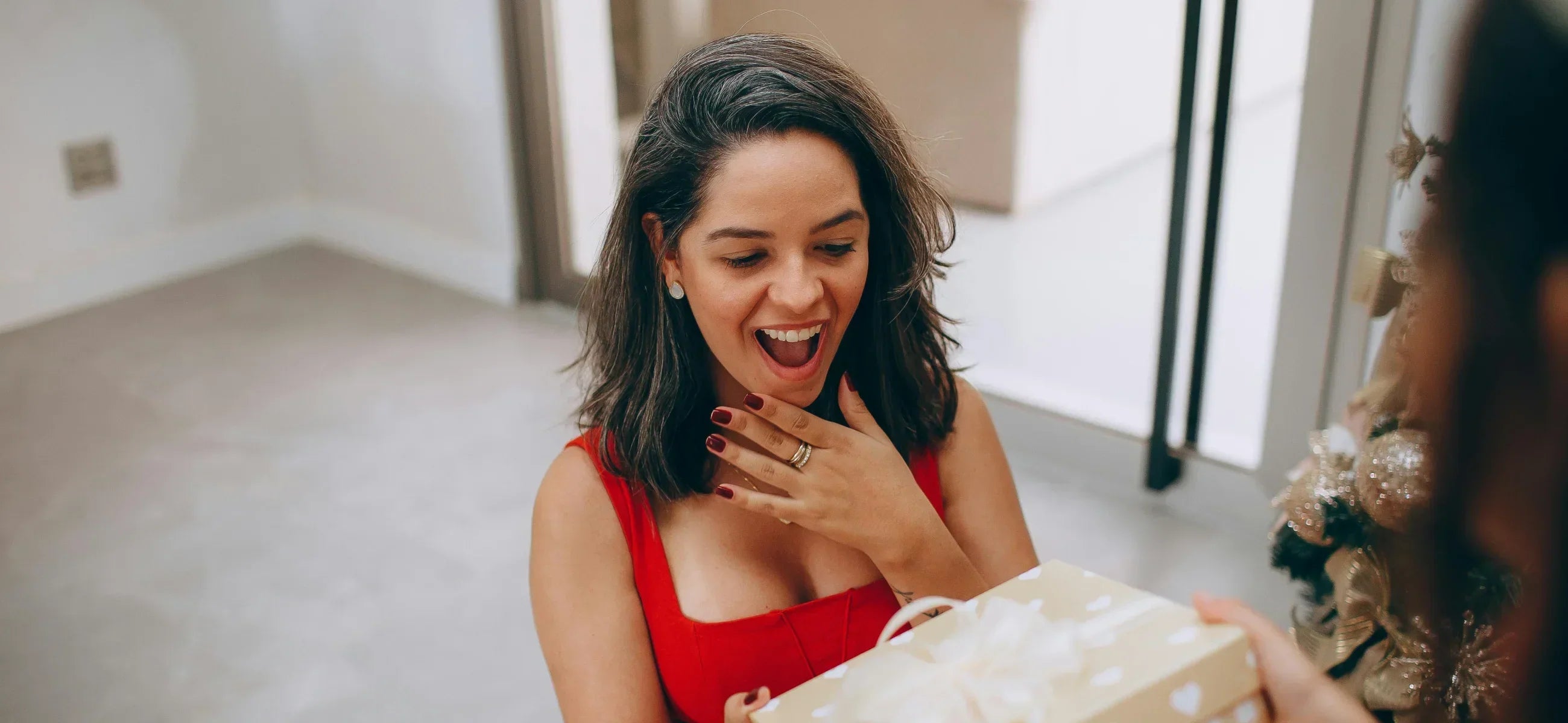 Christmas gifts for wife to make her feel like a queen