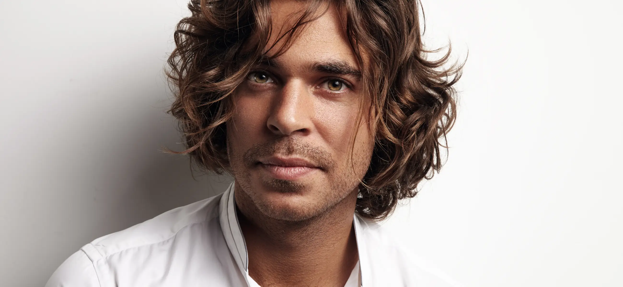 From the wolfcut to the perm - 7 haircuts for curly hair men