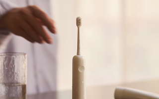 How electric toothbrushes help with receding gums?