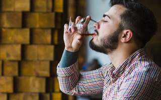 How long does alcohol stay on your breath? Ways of getting alcohol odor covered