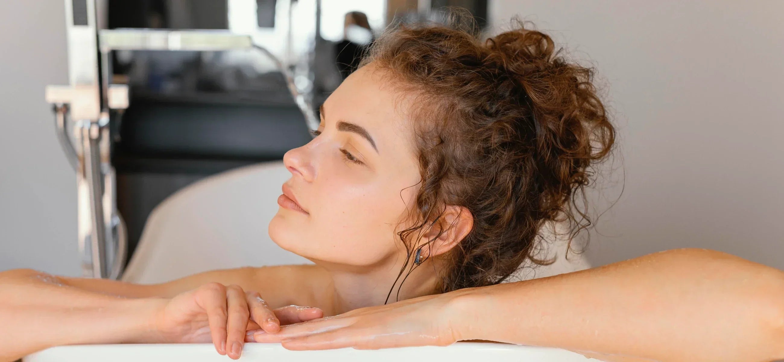 How to wash curly hair in 5 disarmingly simple steps?