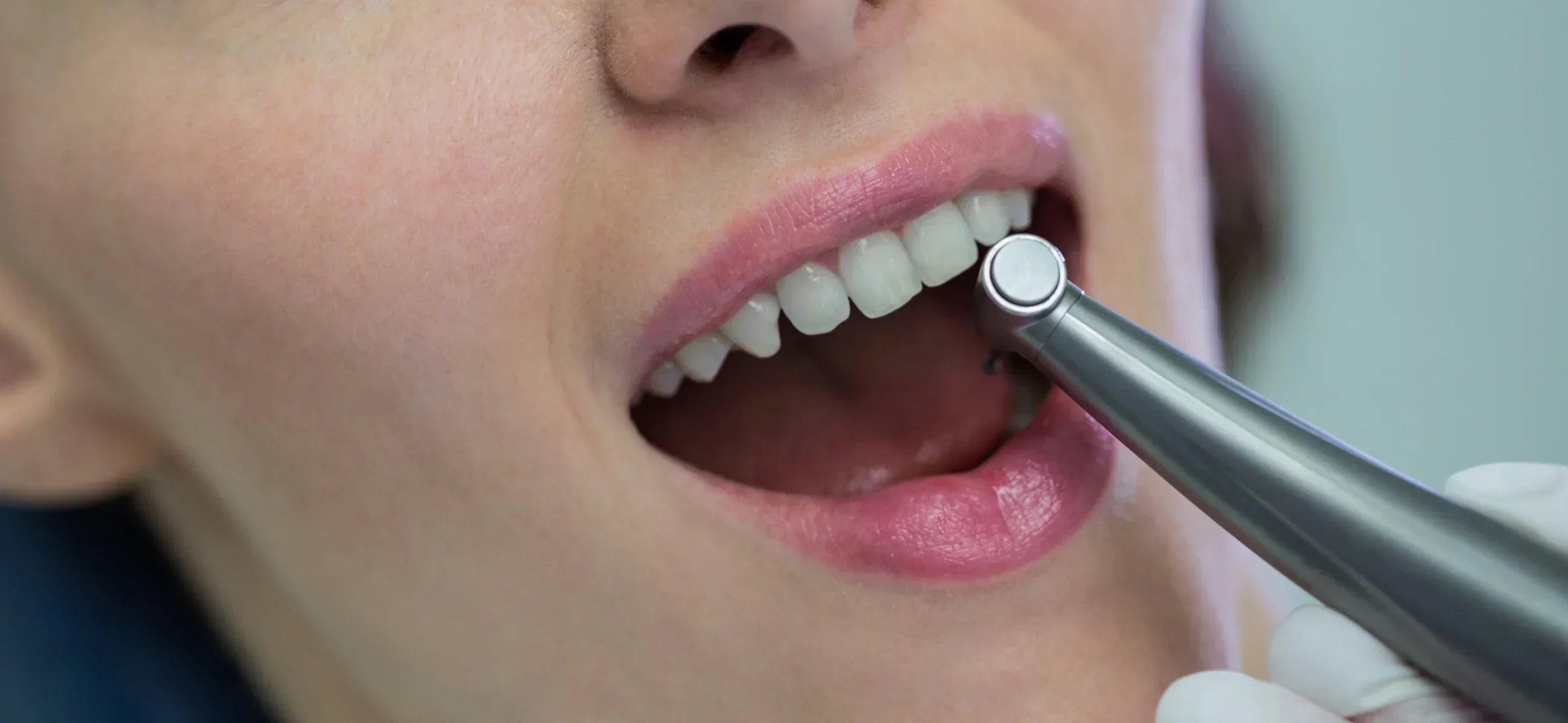 Professional guide to tooth extractions and dental healing