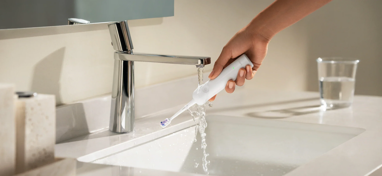 How to clean an electric toothbrush