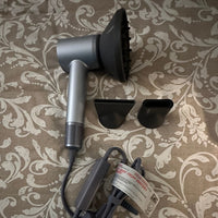 Love using the best blow dryer for diffusing curly hair​